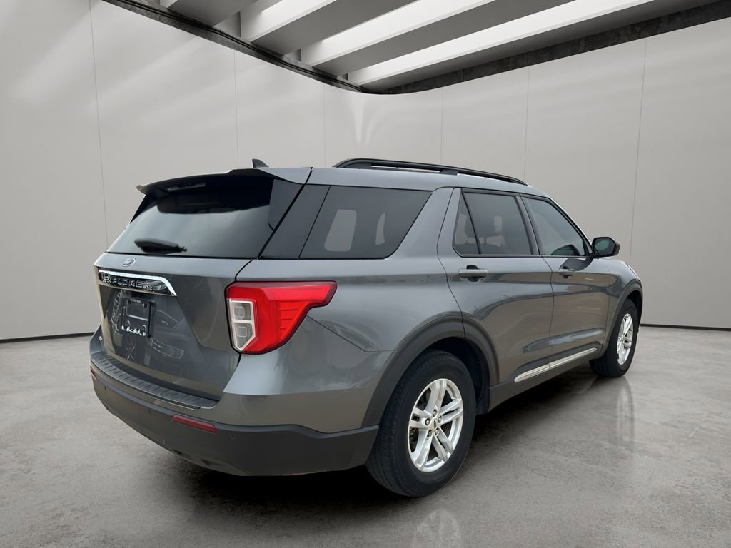 Used 2024 Ford Explorer XLT image 4
