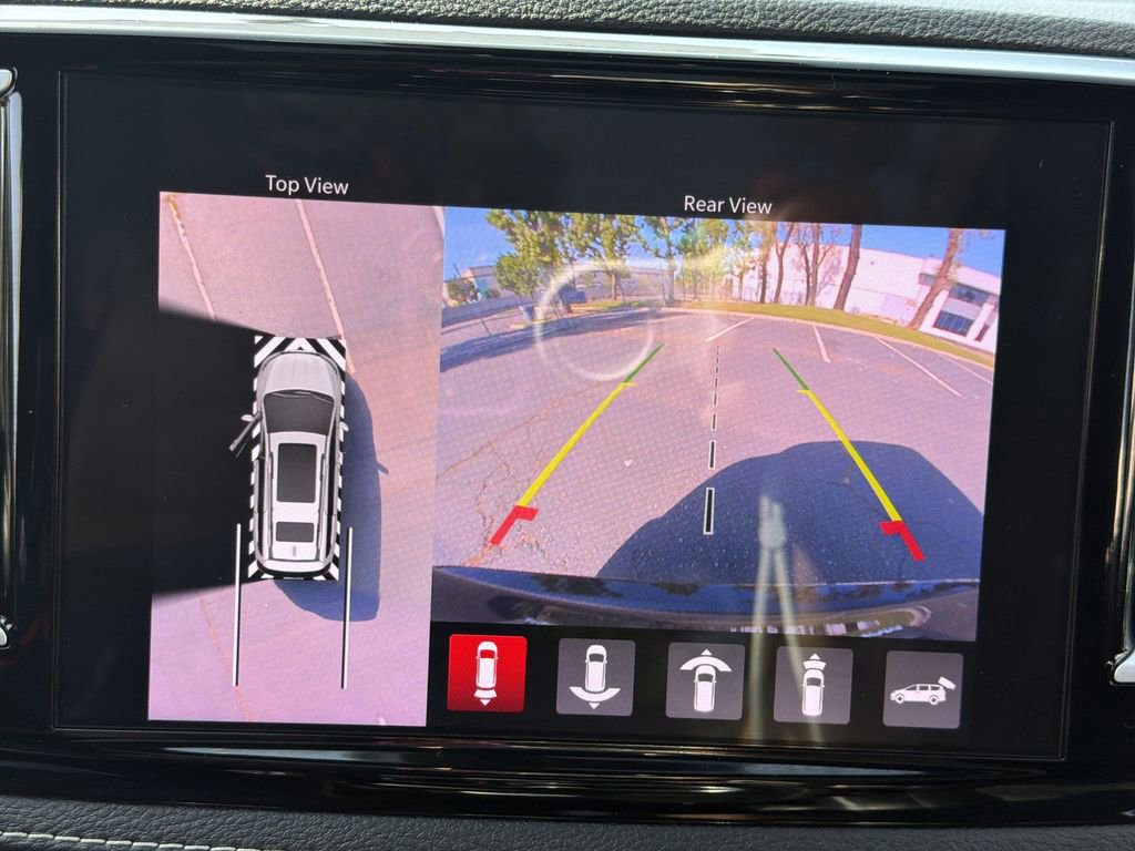 Used 2022 Chrysler Pacifica Limited w/ Uconnect Theater Family Group FWD image 24