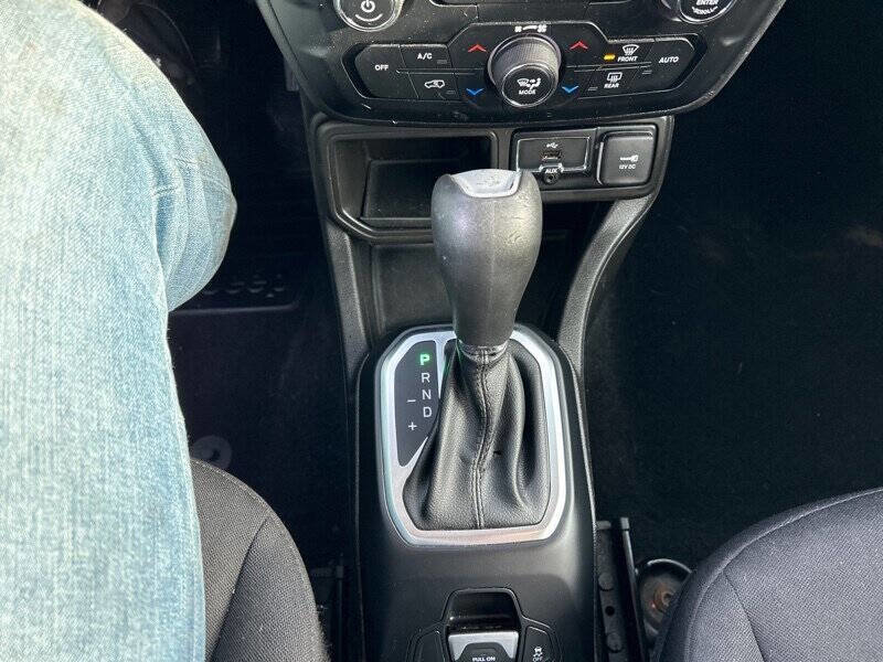 Used 2020 Jeep Renegade Latitude image 23