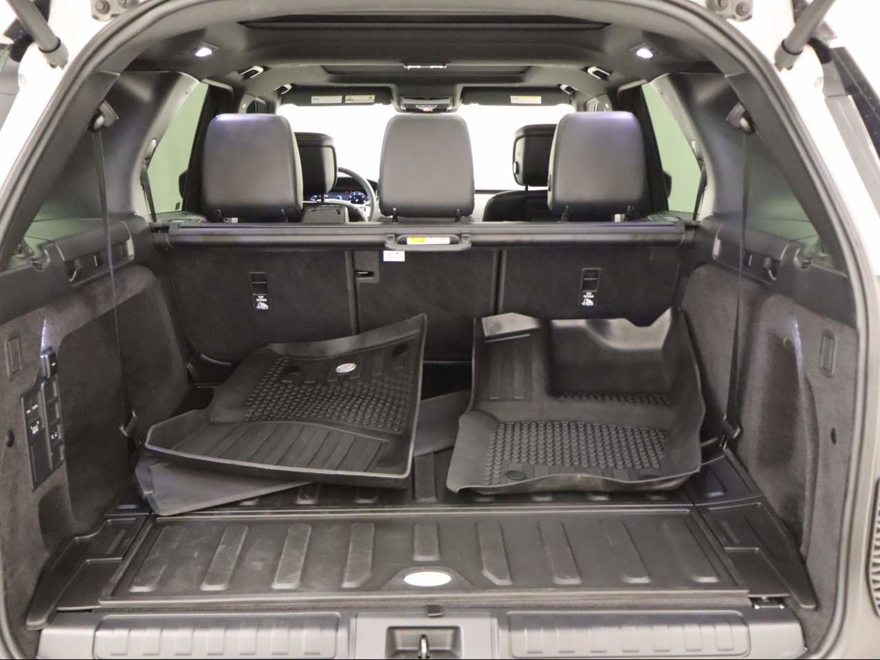 Used 2024 Land Rover Discovery Dynamic SE image 21