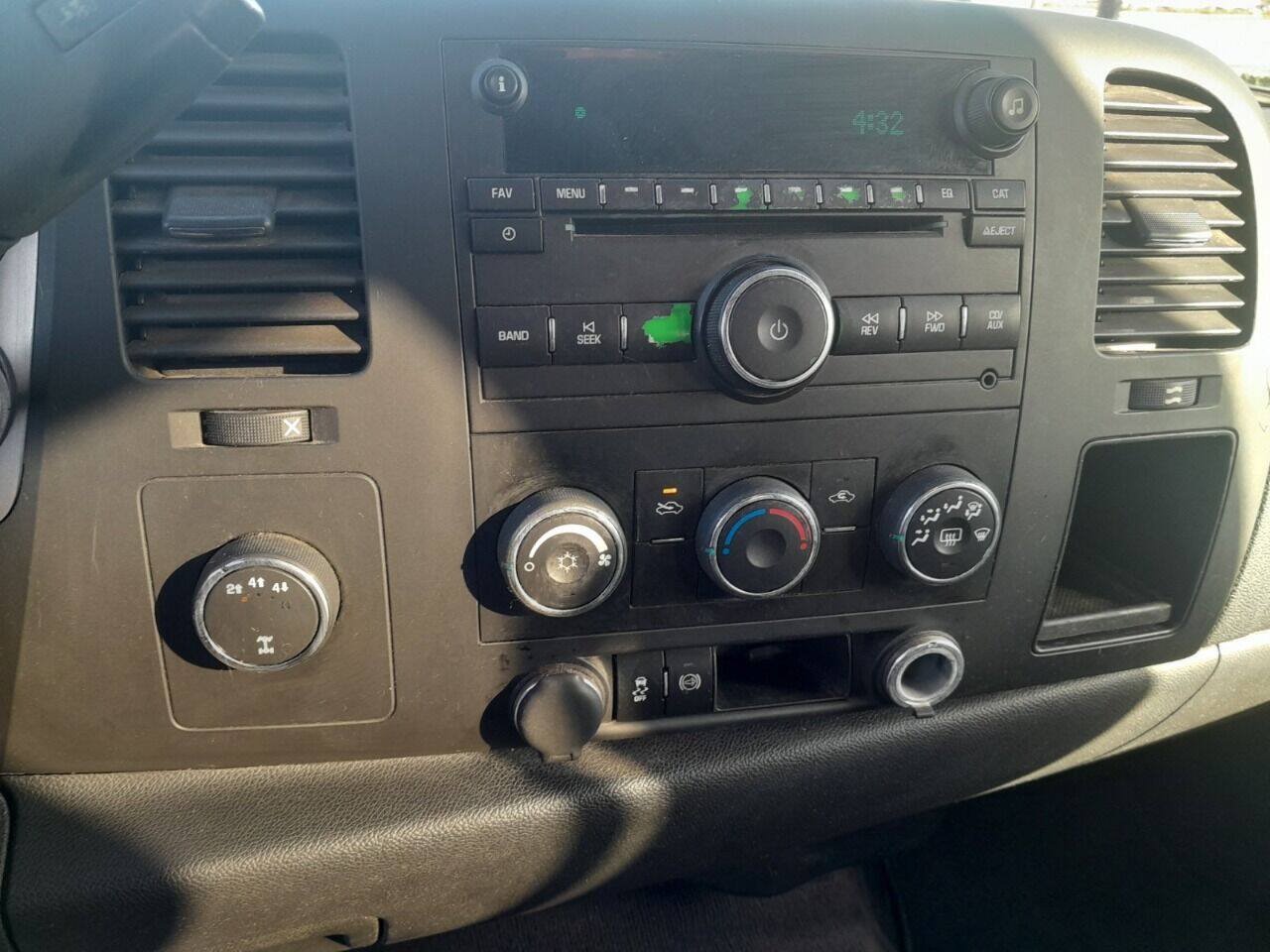 Used 2014 Chevrolet Silverado 2500 LT AWD/4WD image 9
