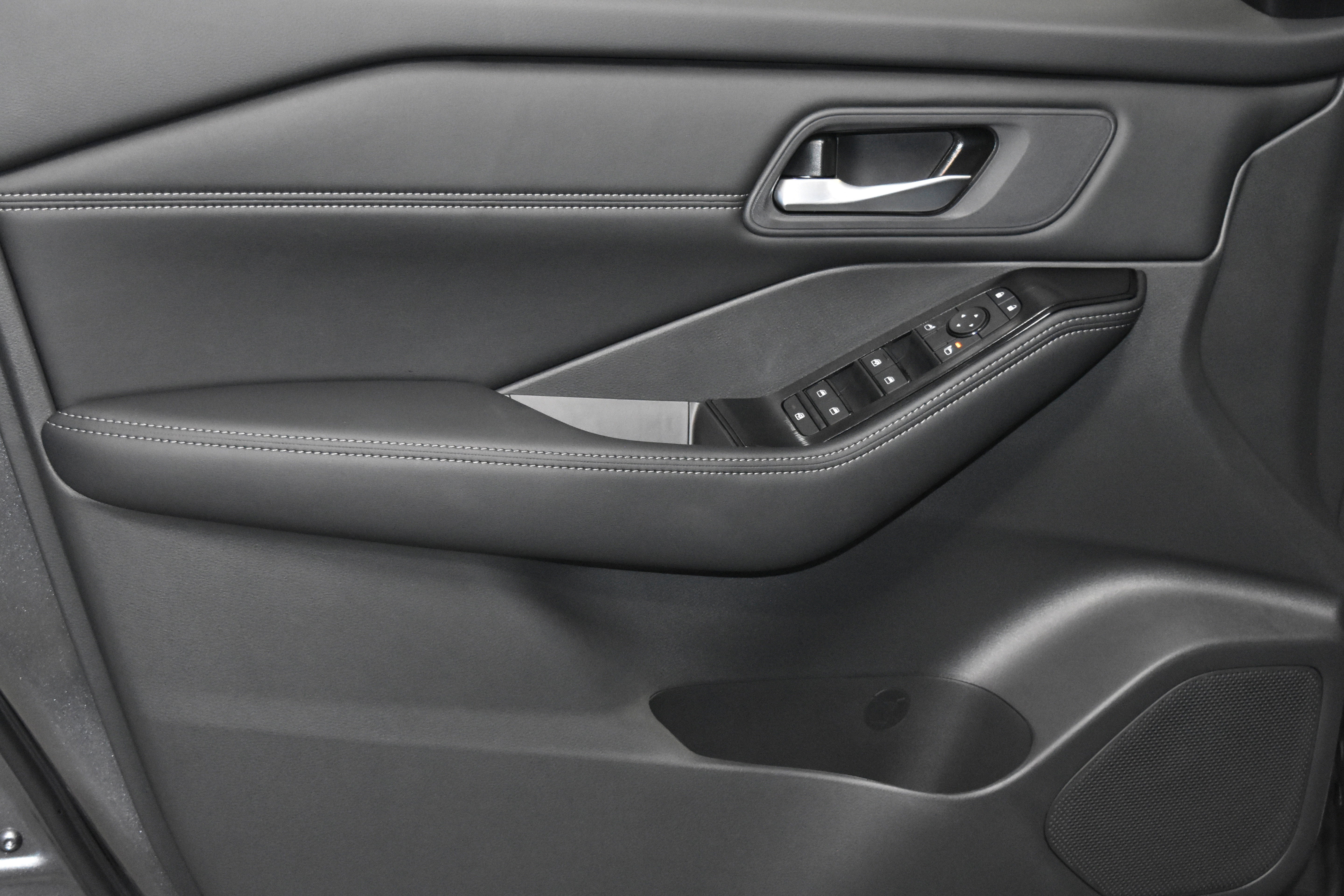 New 2026 Nissan Rogue SV w/ SV Premium Package image 3