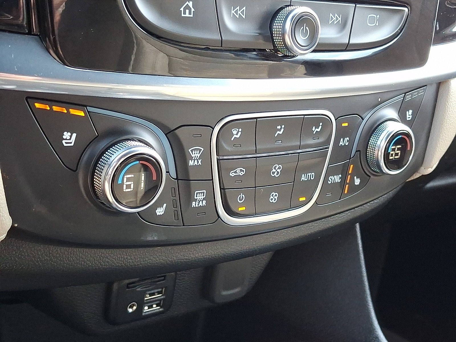 Certified 2023 Chevrolet Traverse Premier FWD image 18