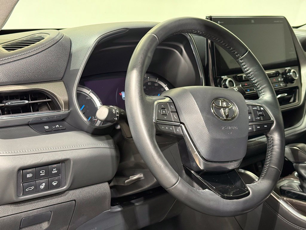 Certified 2021 Toyota Highlander Limited AWD/4WD image 17