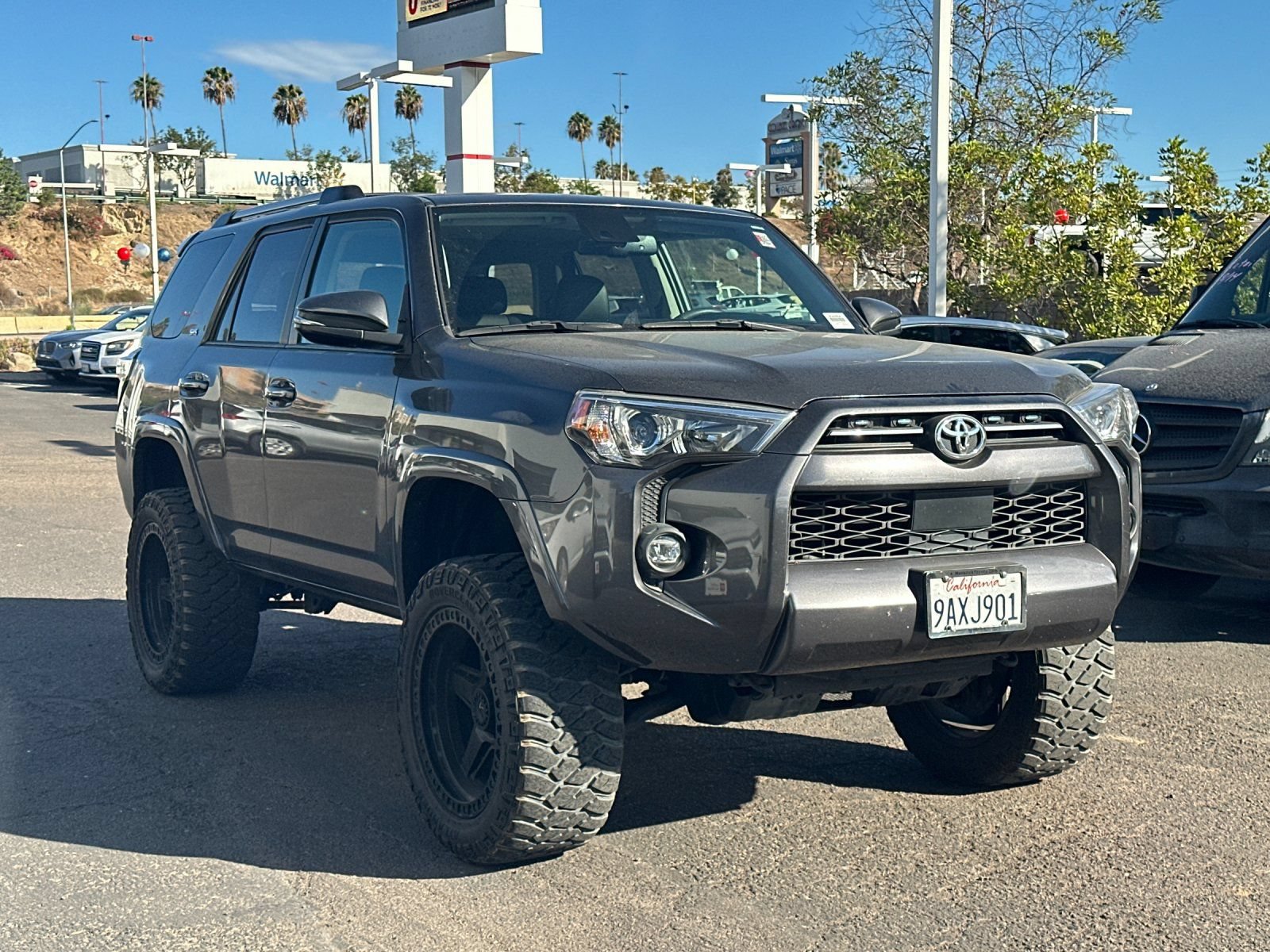 Used 2022 Toyota 4Runner SR5 Premium w/ Moonroof Package AWD/4WD image 2