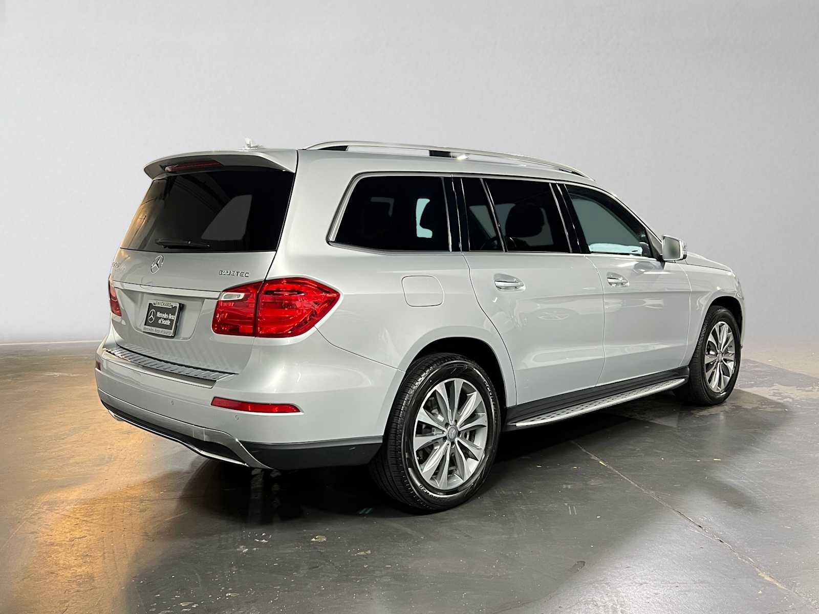 Certified 2016 Mercedes-Benz GL 320 BlueTEC 4MATIC image 3