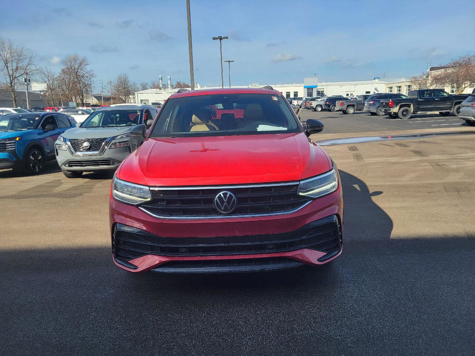 Used 2024 Volkswagen Tiguan SE R-Line image 8