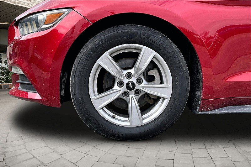 Used 2015 Ford Mustang Coupe image 8