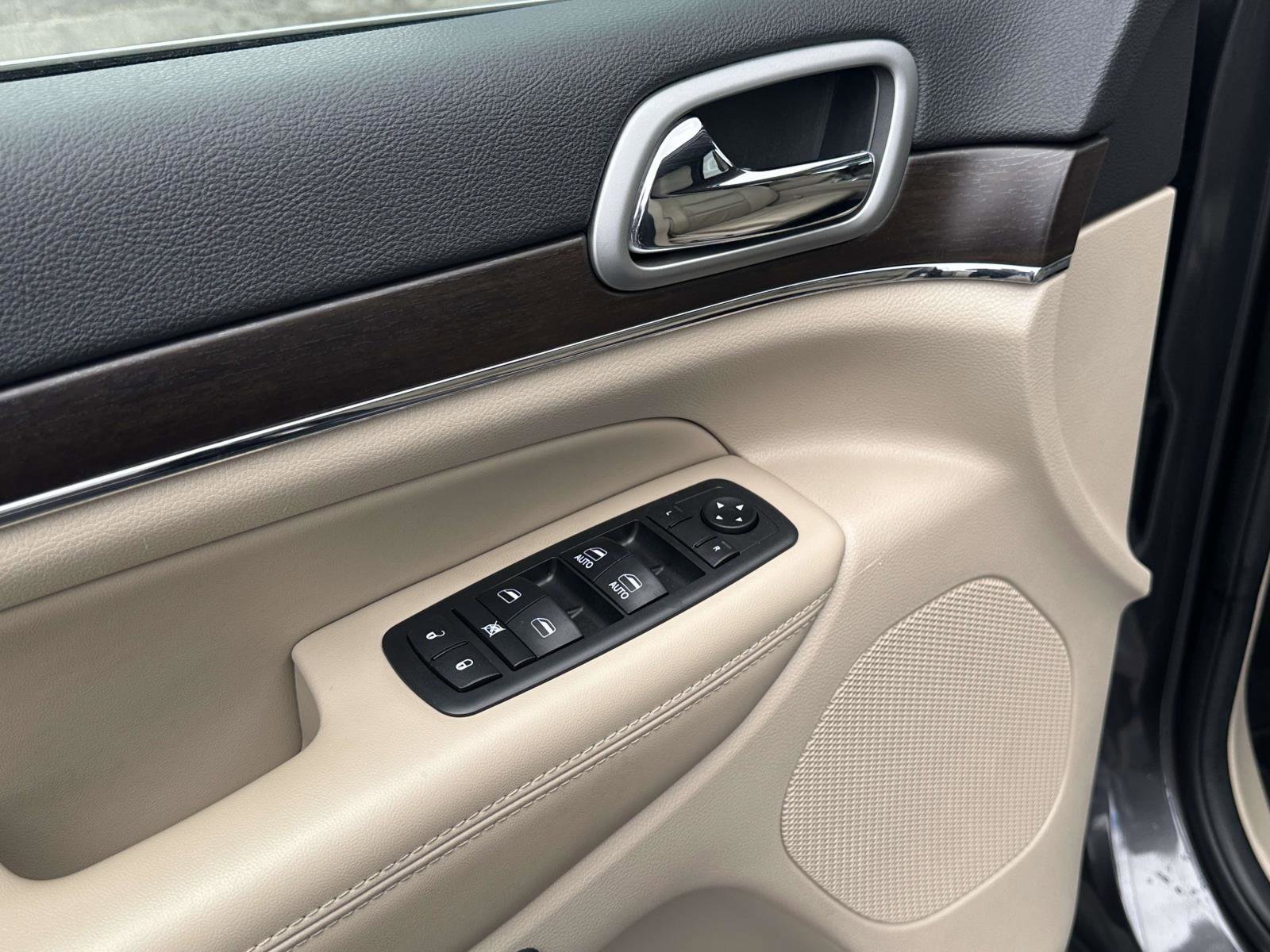 Used 2018 Jeep Grand Cherokee Limited image 18