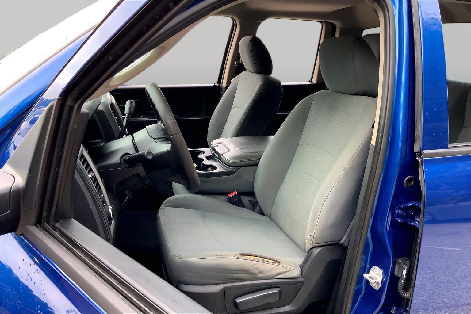 Used 2018 RAM 1500 ST w/ SXT Appearance Group AWD/4WD image 9