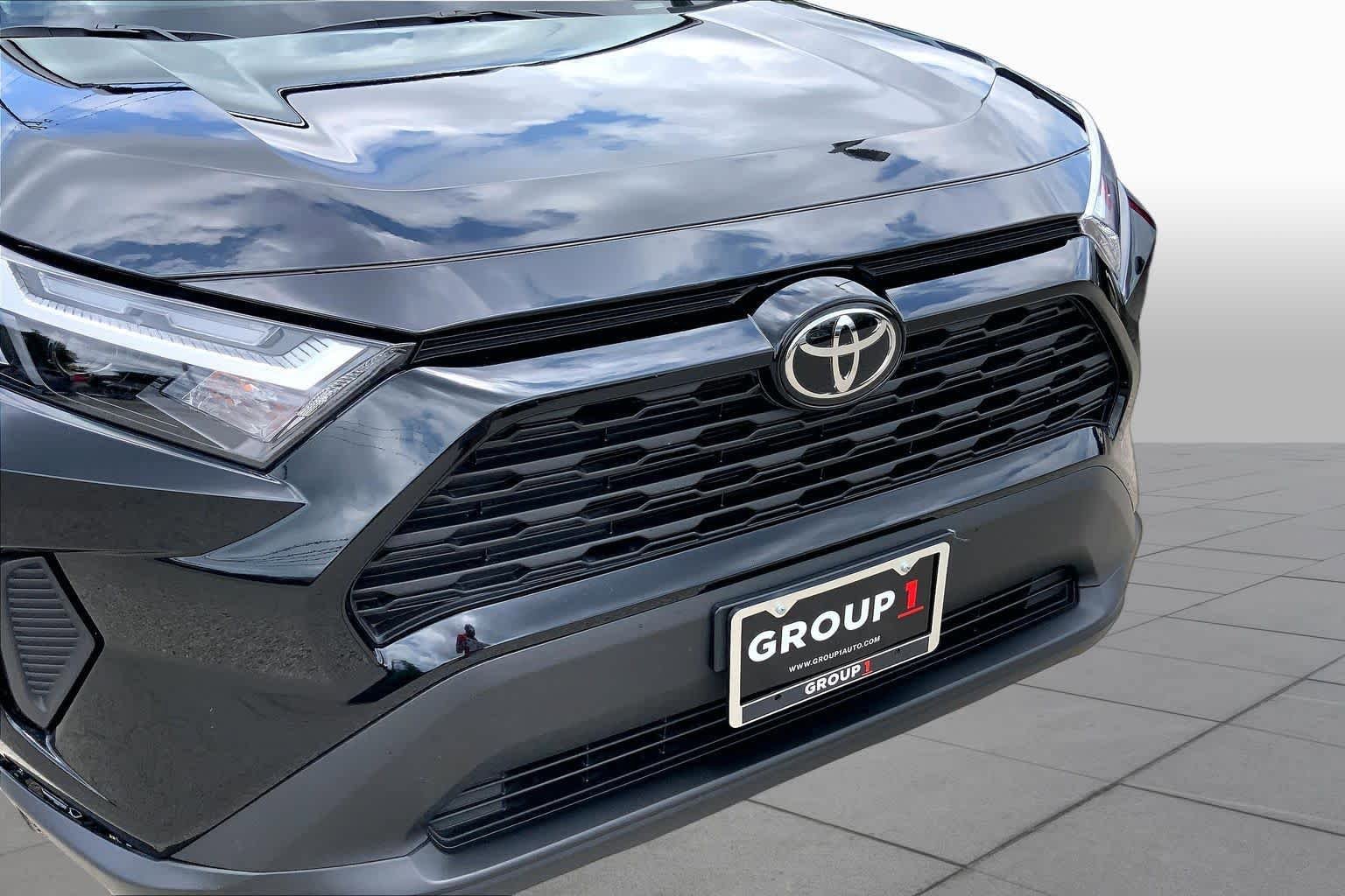 Used 2025 Toyota RAV4 XLE w/ Convenience Package FWD image 30