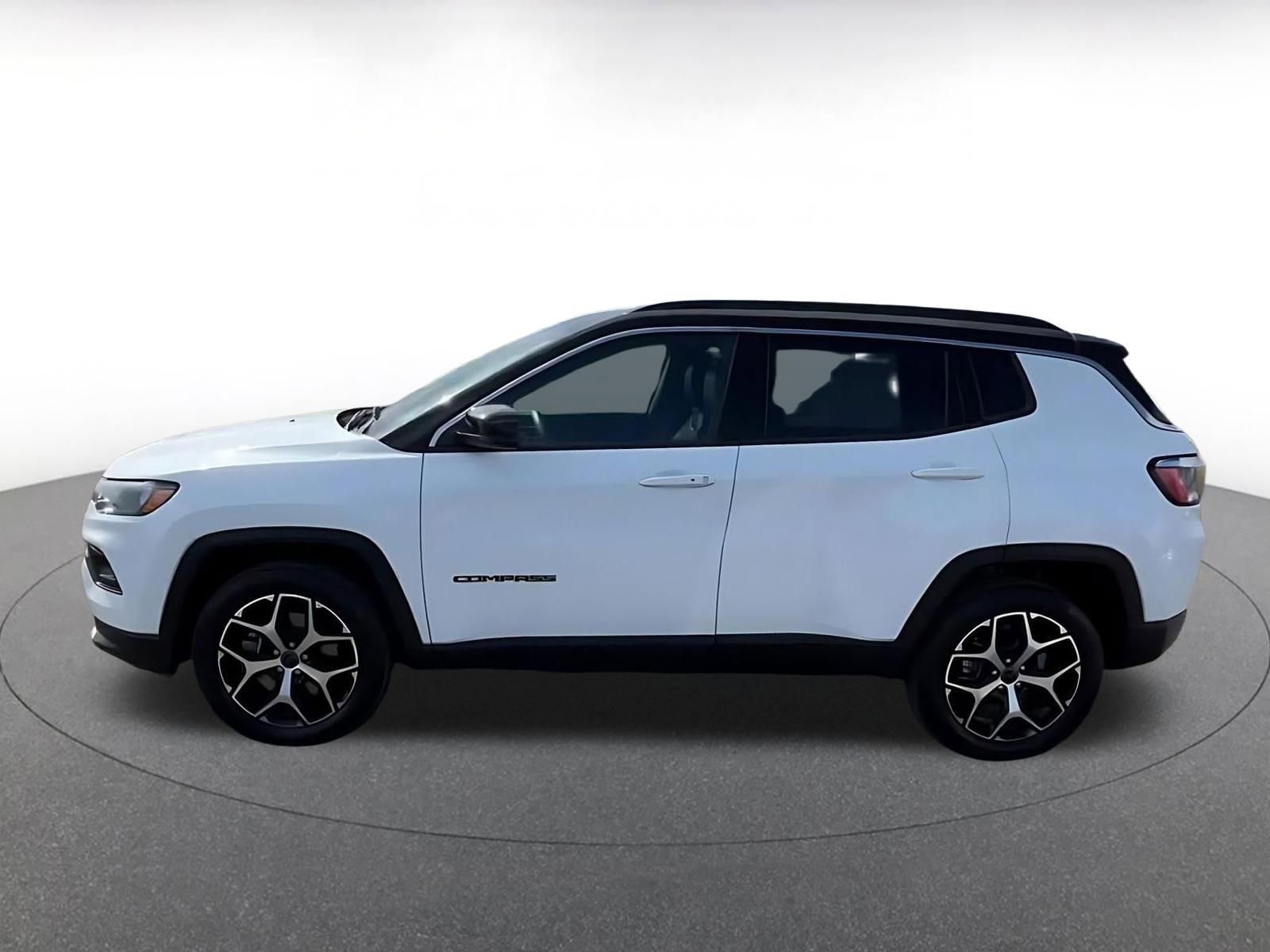 Used 2025 Jeep Compass Limited image 9