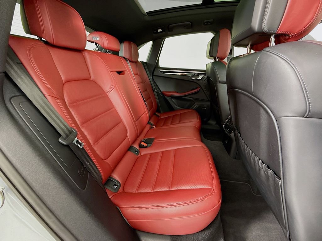 Certified 2025 Porsche Macan image 31