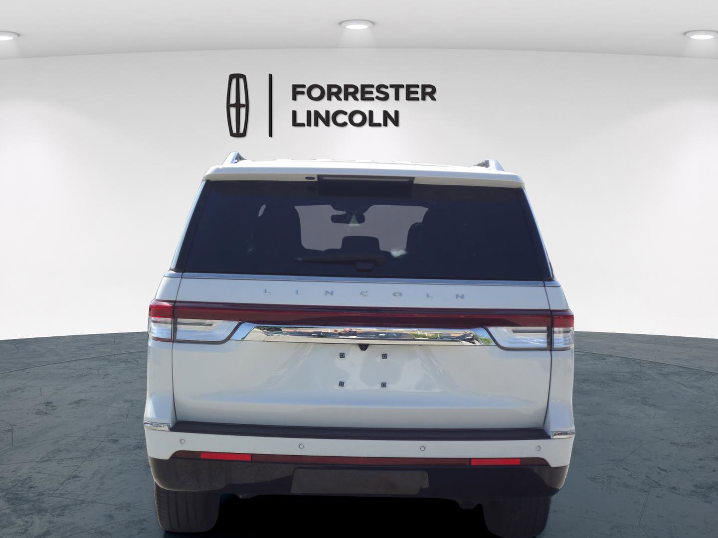 Used 2024 Lincoln Navigator L Reserve AWD/4WD image 4