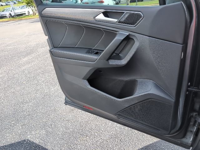 Used 2023 Volkswagen Tiguan SE R-Line image 24