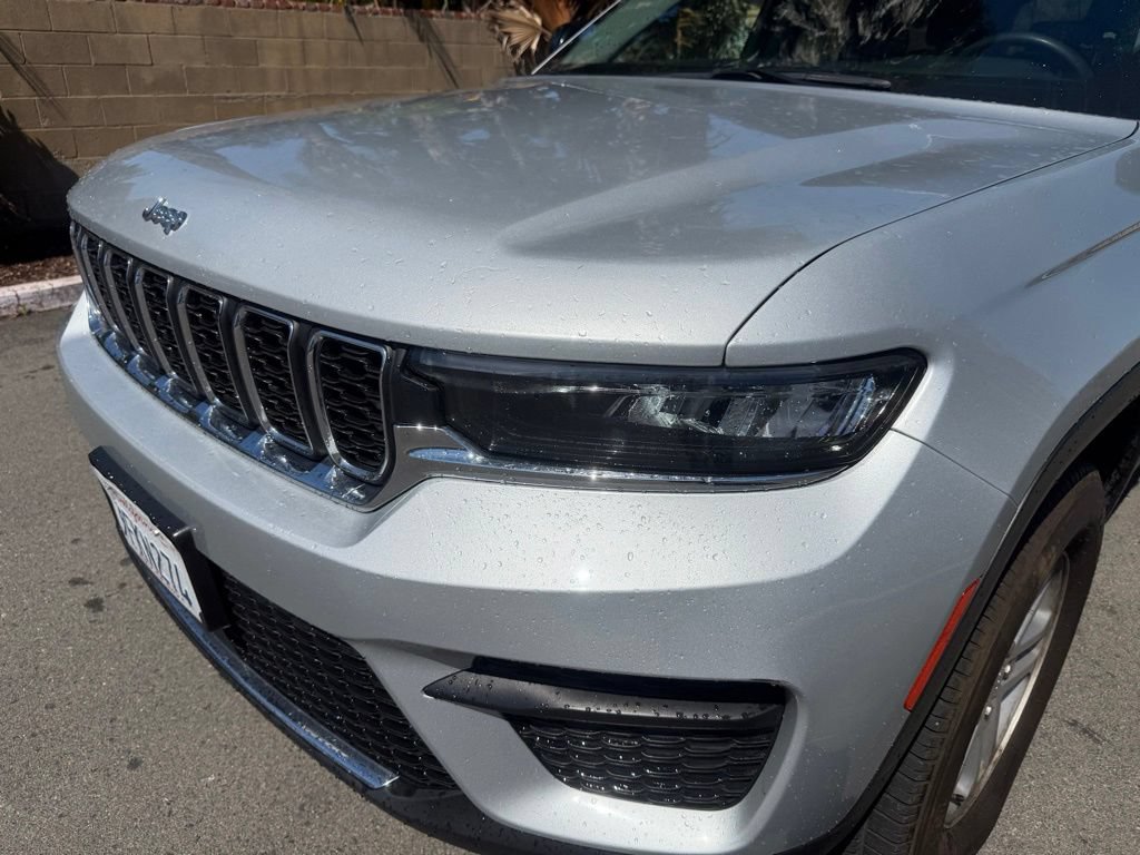 Used 2023 Jeep Grand Cherokee Laredo RWD image 38