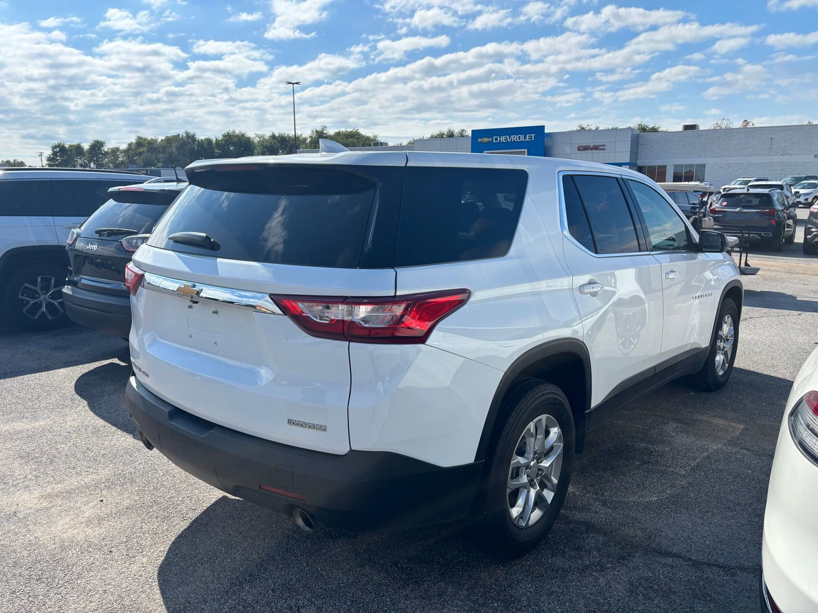Used 2021 Chevrolet Traverse LS image 5