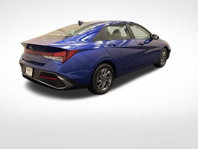 Used 2024 Hyundai Elantra SEL image 5