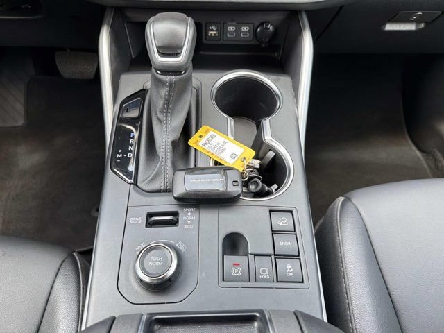 Used 2025 Toyota Highlander XSE AWD/4WD image 30