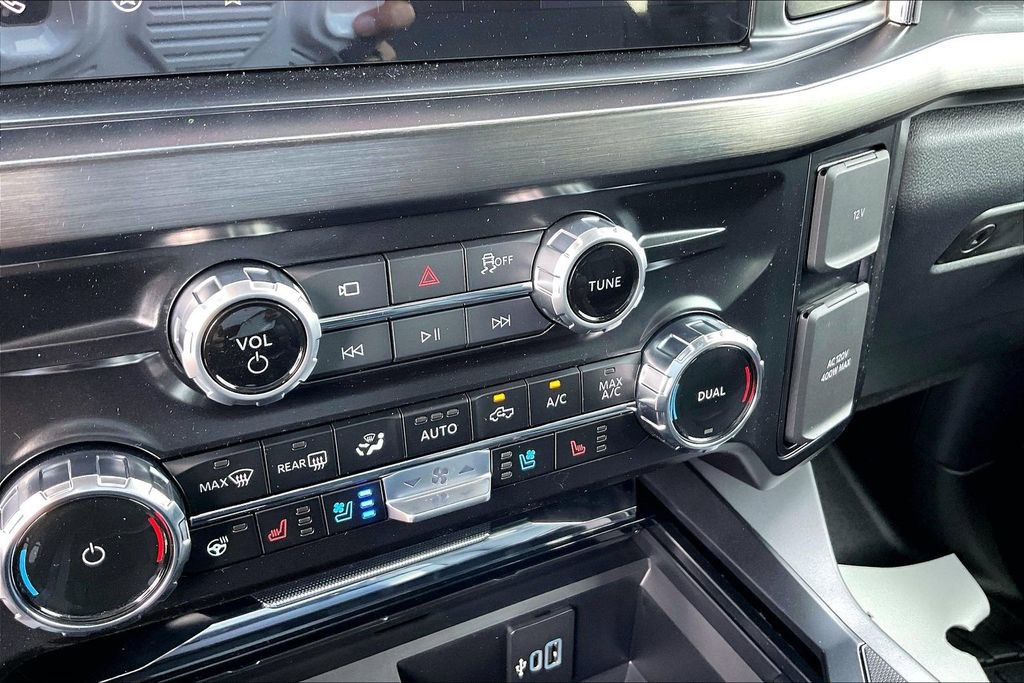 New 2026 Ford F250 Lariat w/ Black Appearance Package image 18