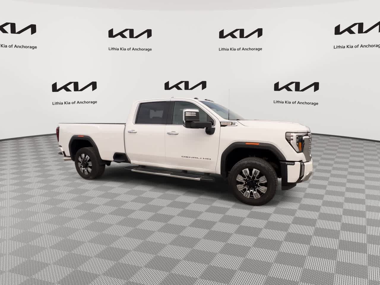 Used 2024 GMC Sierra 3500 Denali AWD/4WD image 2