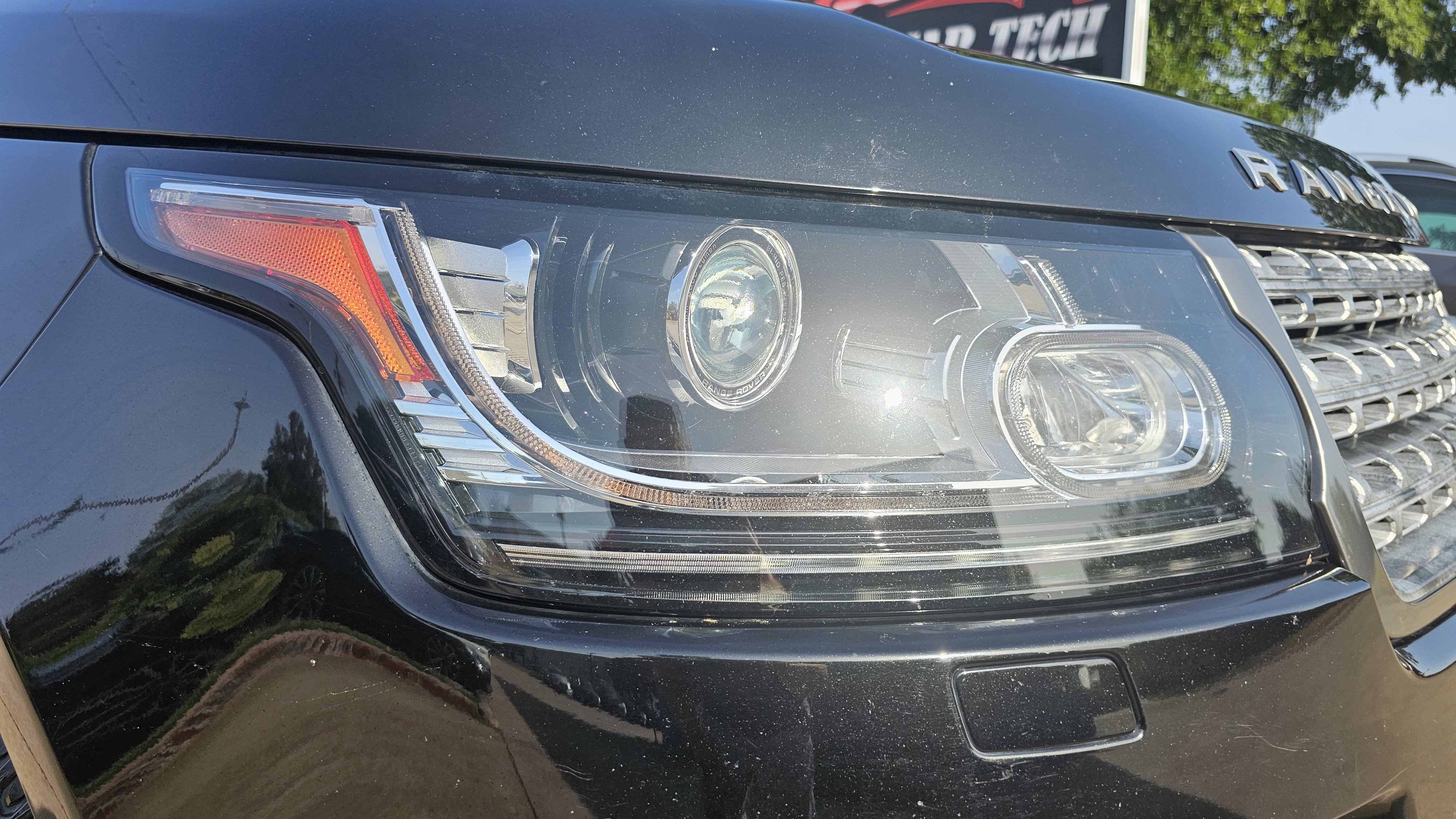 Used 2017 Land Rover Range Rover HSE image 12
