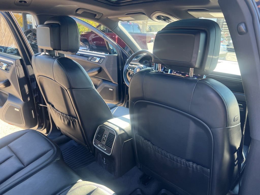 Used 2022 Porsche Macan Base image 16