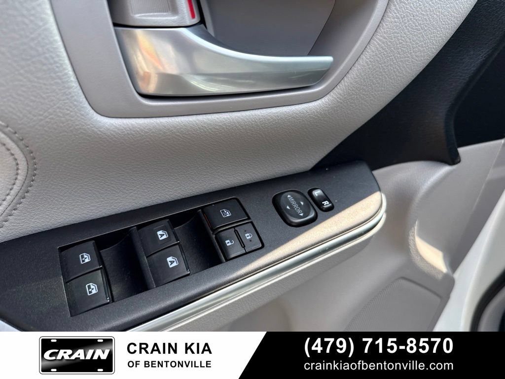 Used 2015 Toyota Camry XLE FWD image 17