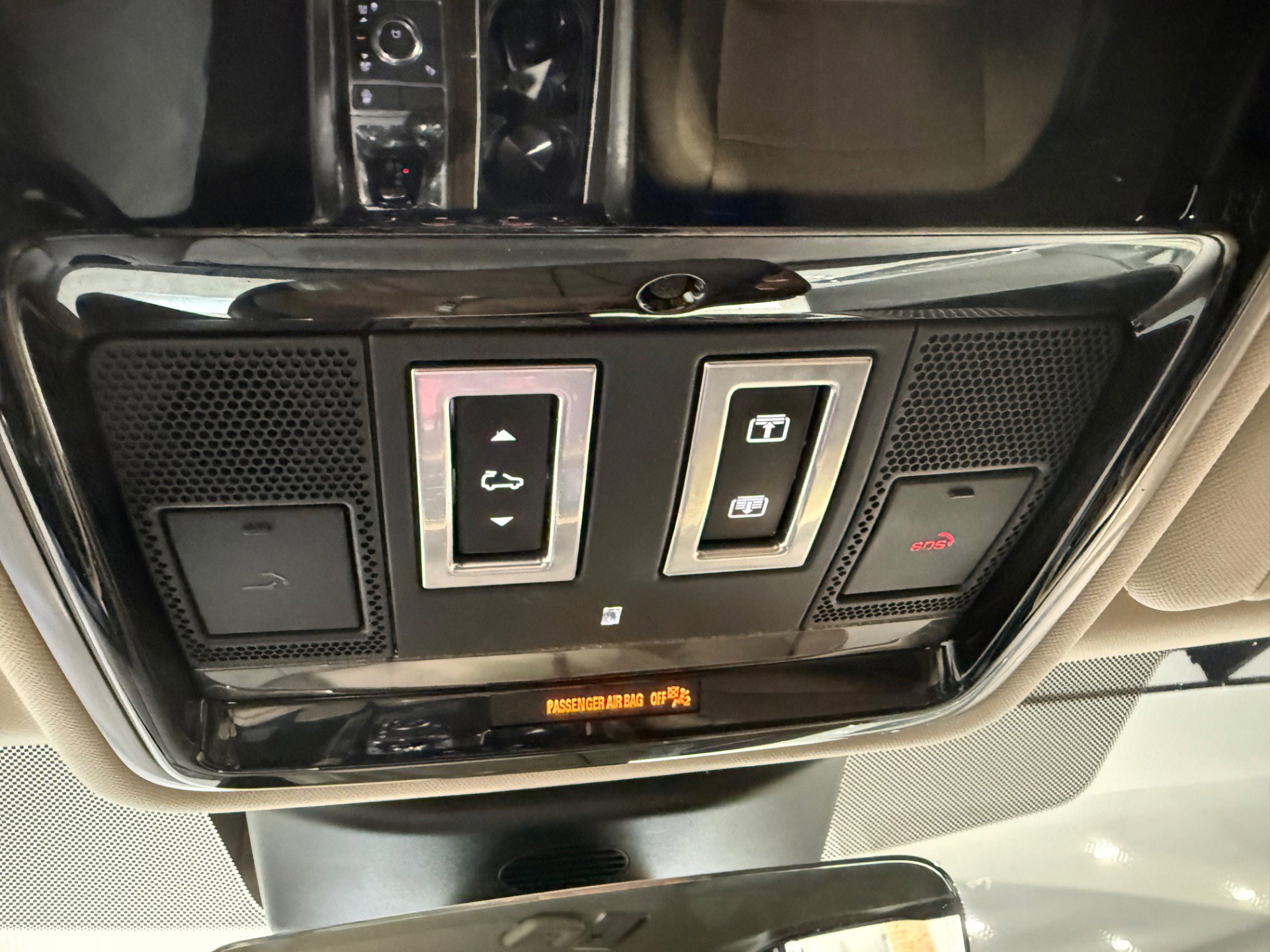 Used 2018 Land Rover Range Rover Sport HSE AWD/4WD image 42