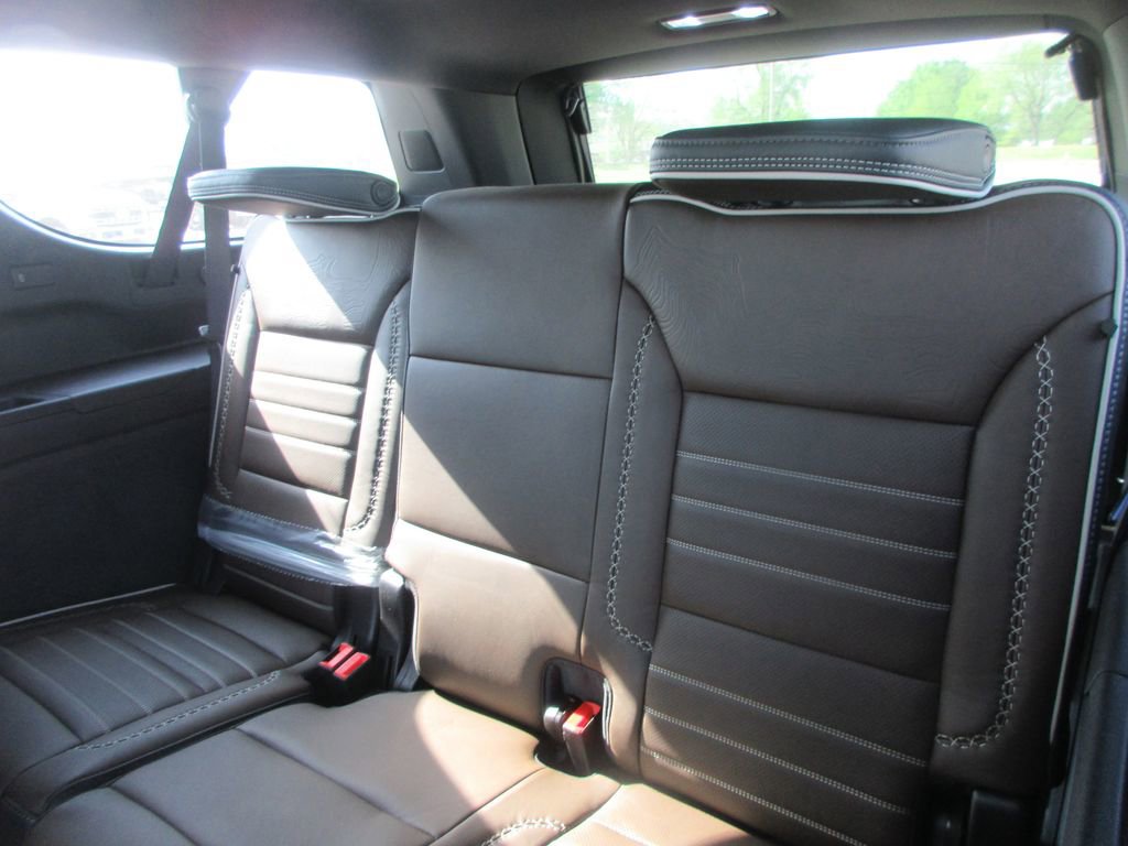 New 2026 GMC Yukon XL Denali Ultimate AWD/4WD image 13