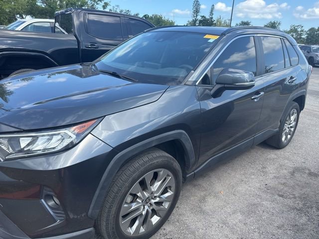 Used 2020 Toyota RAV4 XLE Premium FWD image 4