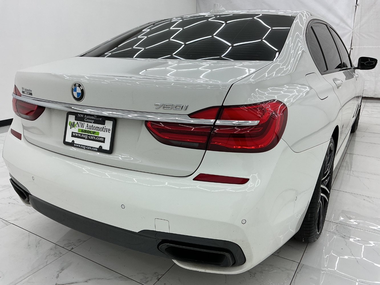 Used 2018 BMW 750i RWD image 8