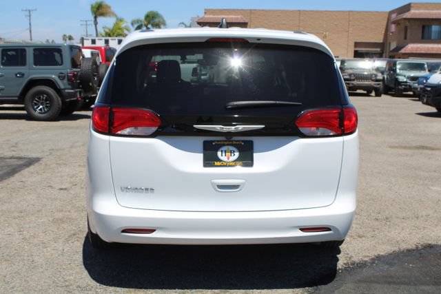 Used 2024 Chrysler Voyager LX FWD image 5