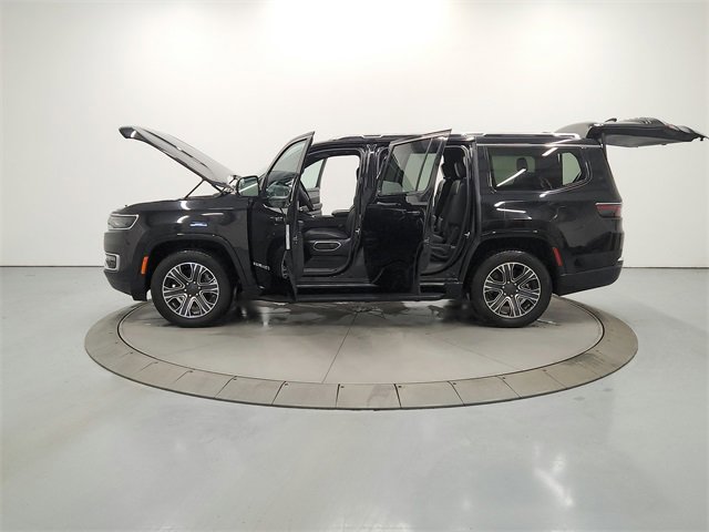 Used 2024 Jeep Wagoneer Series II w/ Flexible Seating Group image 12