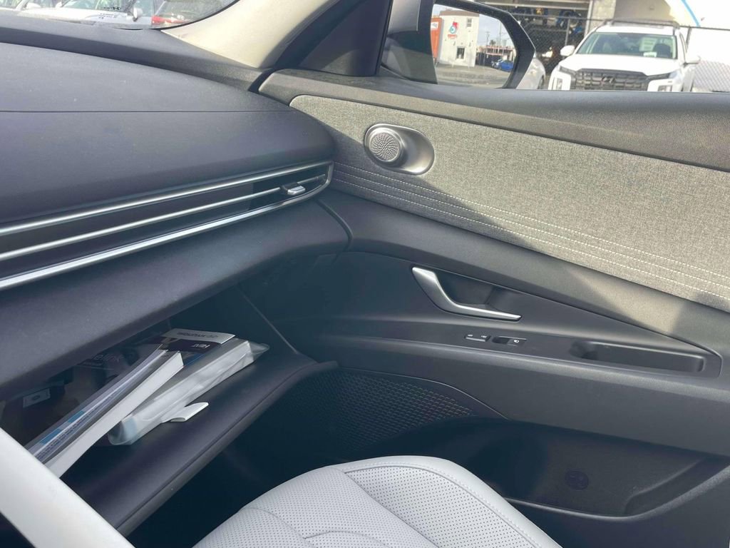 Used 2023 Hyundai Elantra Limited image 34