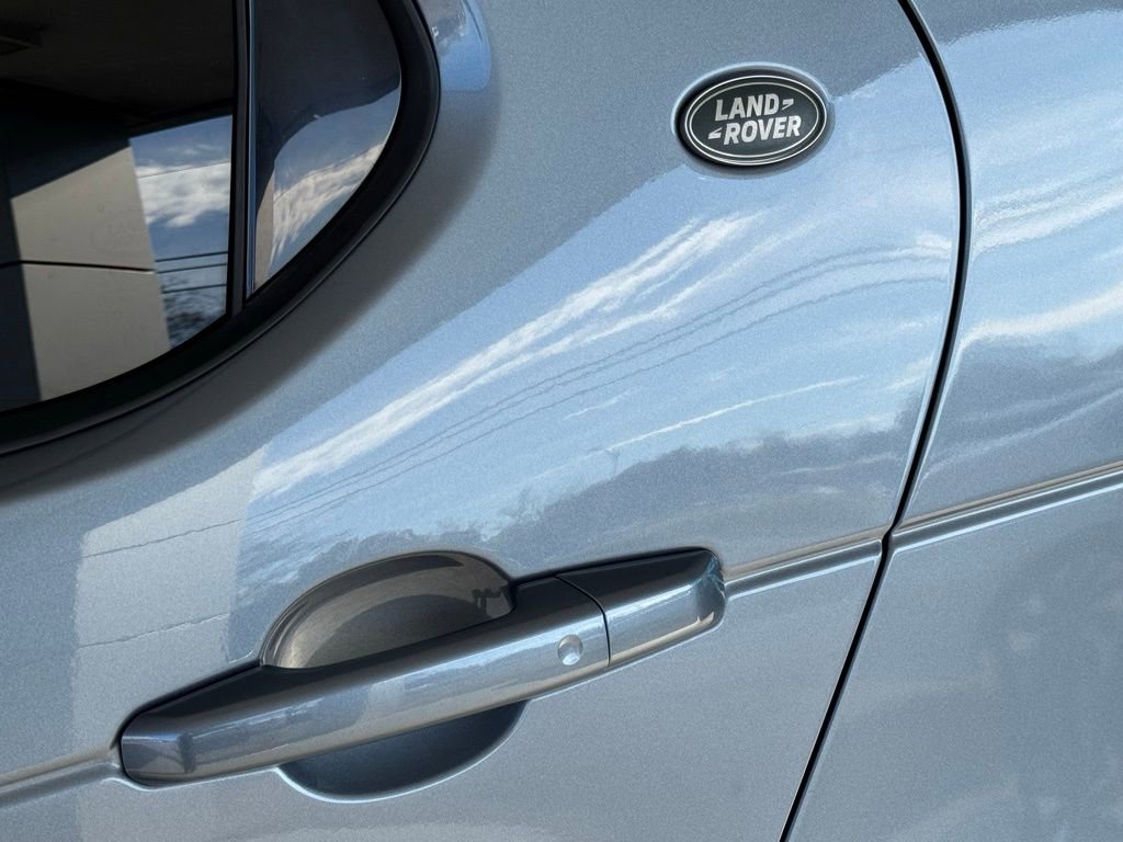Used 2020 Land Rover Discovery HSE image 12