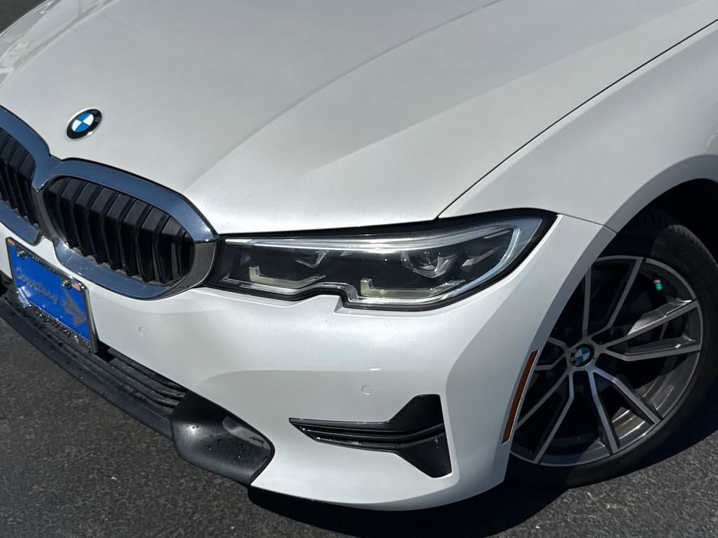 Used 2022 BMW 330i xDrive Sedan w/ Driving Assistance Package image 3