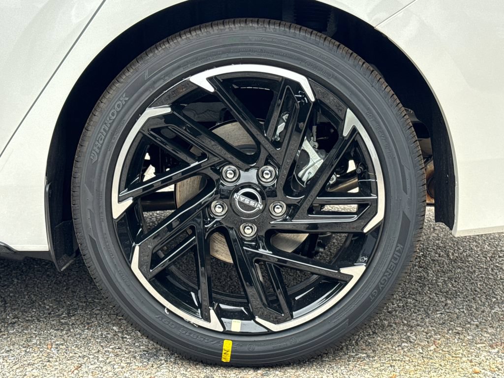 New 2026 Nissan Sentra SR w/ SR Premium Package FWD image 5