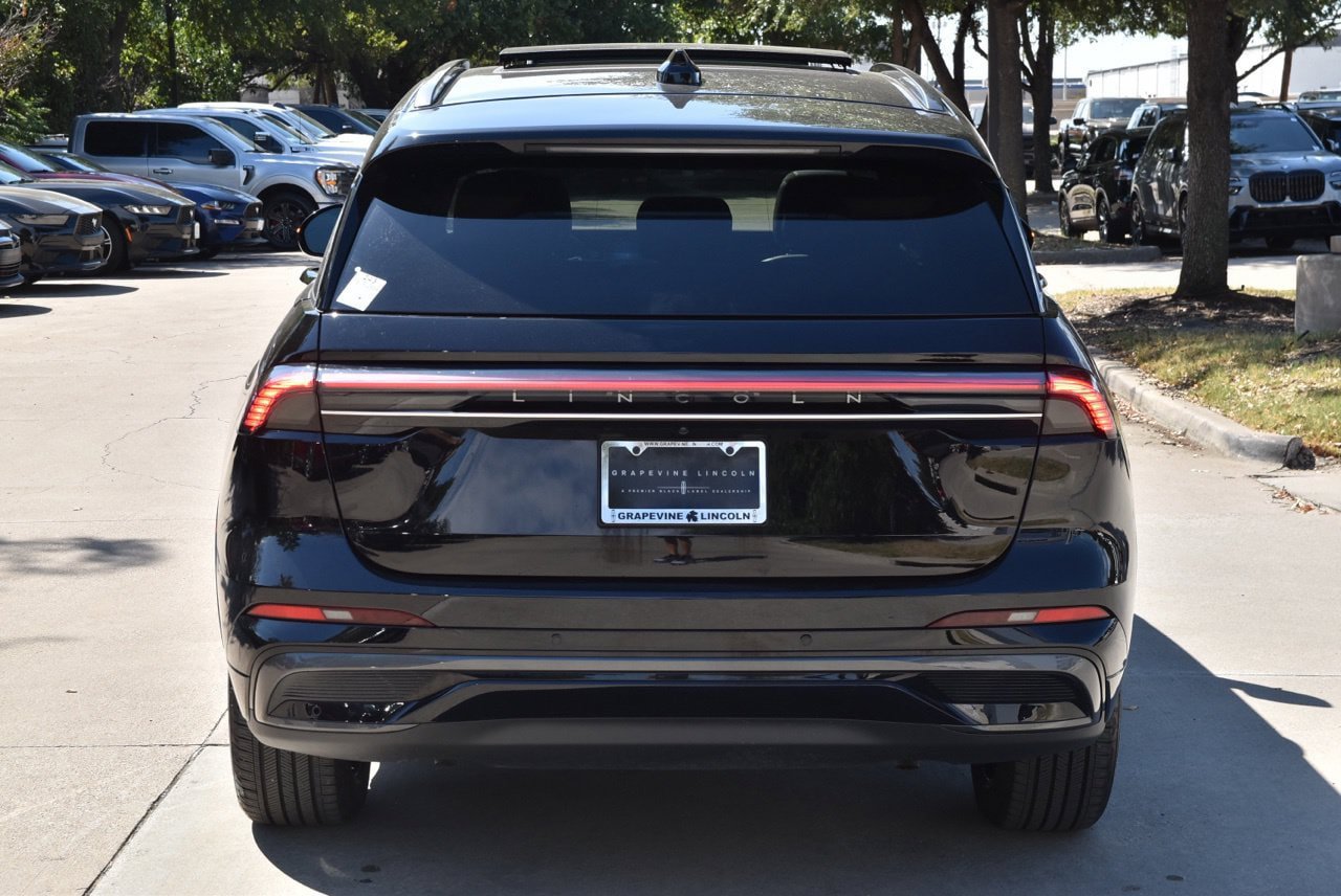 Certified 2025 Lincoln Nautilus Reserve w/ Jet Appearance Package AWD/4WD image 9