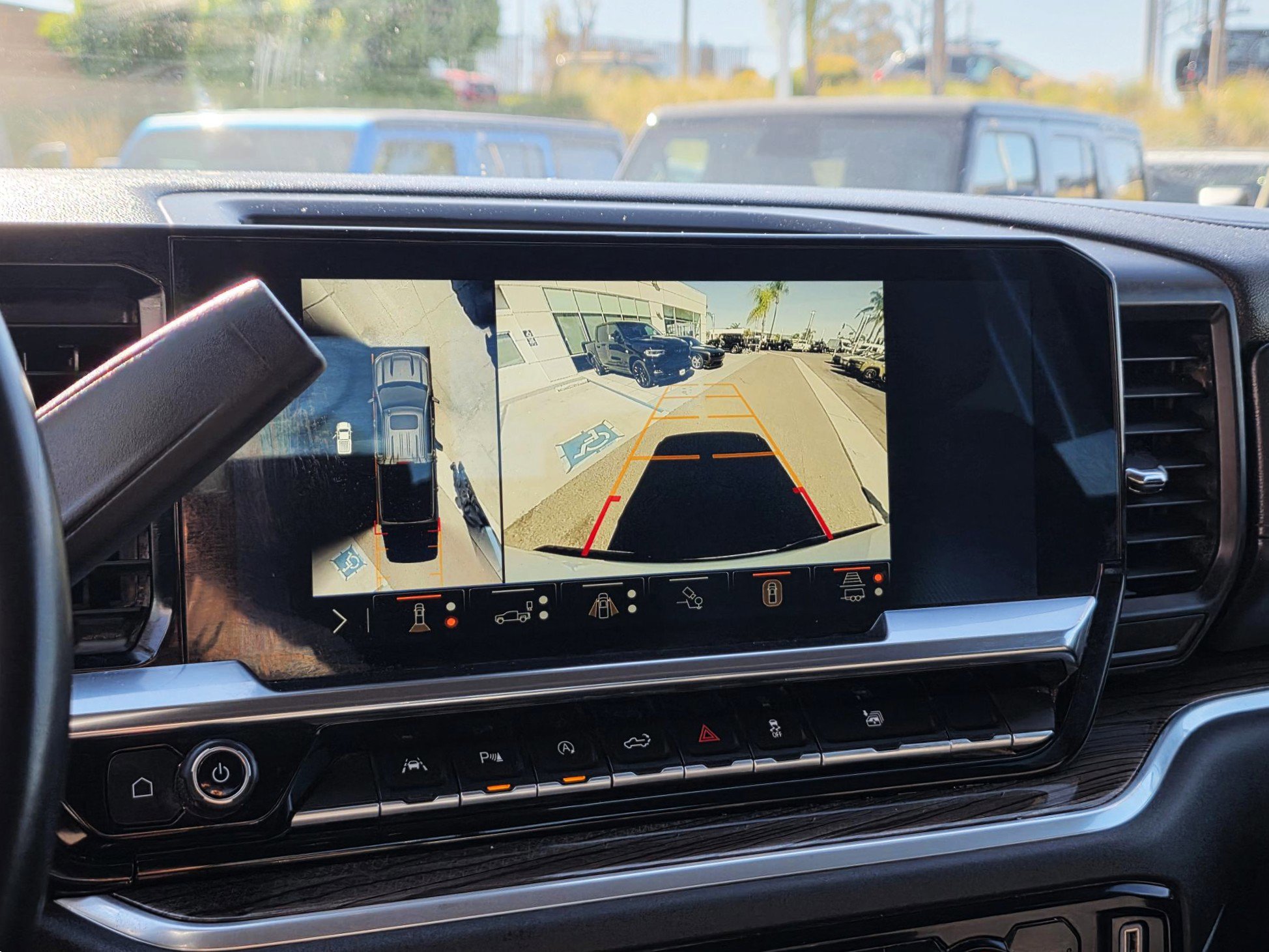 Used 2025 Chevrolet Silverado 1500 LT w/ Safety Package AWD/4WD image 12