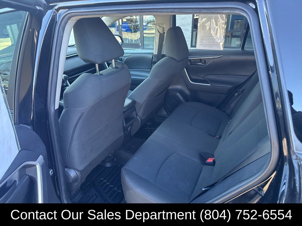 Used 2021 Toyota RAV4 LE image 12