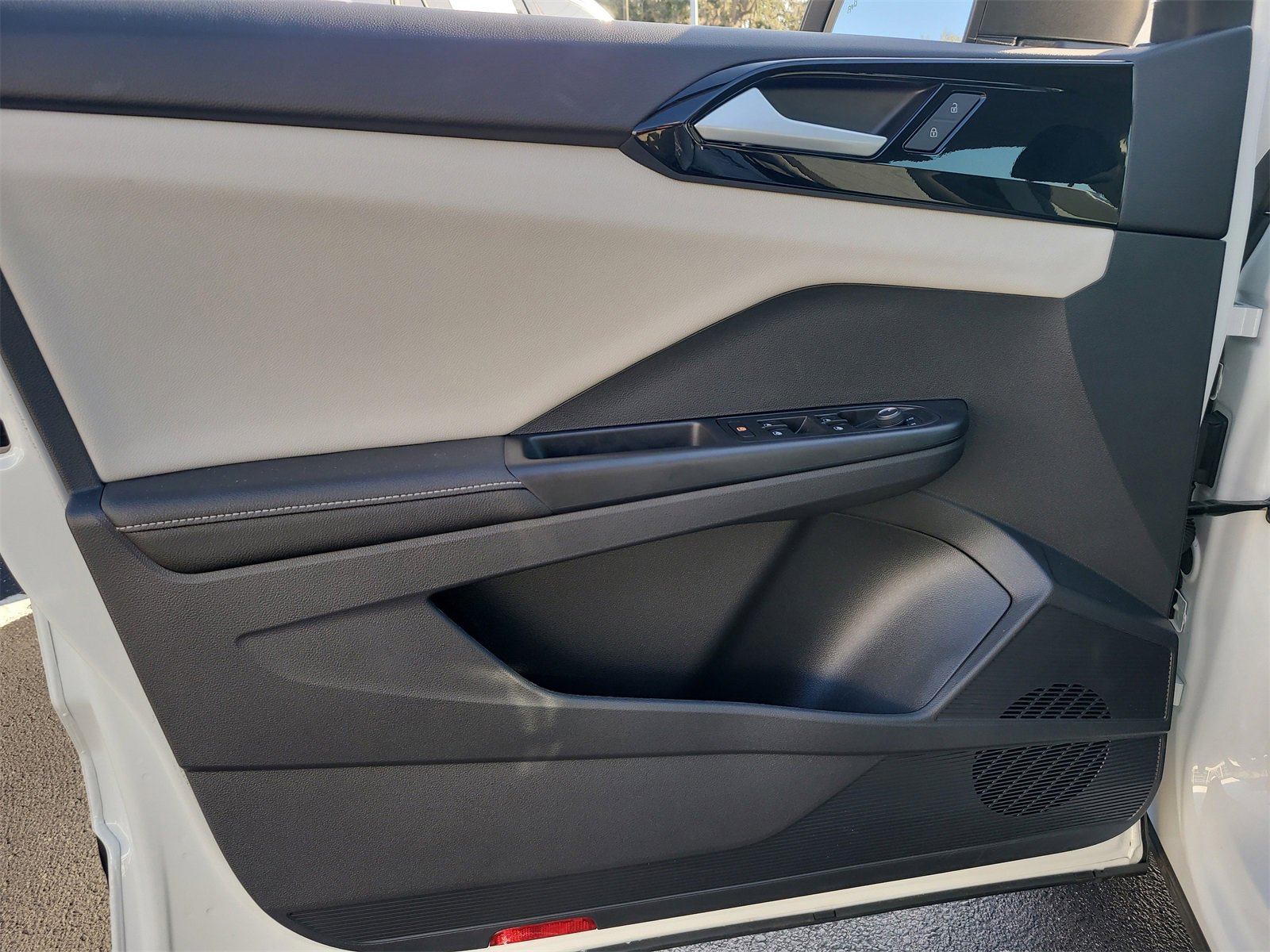 Used 2025 Volkswagen Taos S image 15