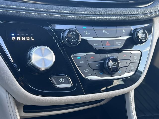 Used 2023 Chrysler Pacifica Limited FWD image 31