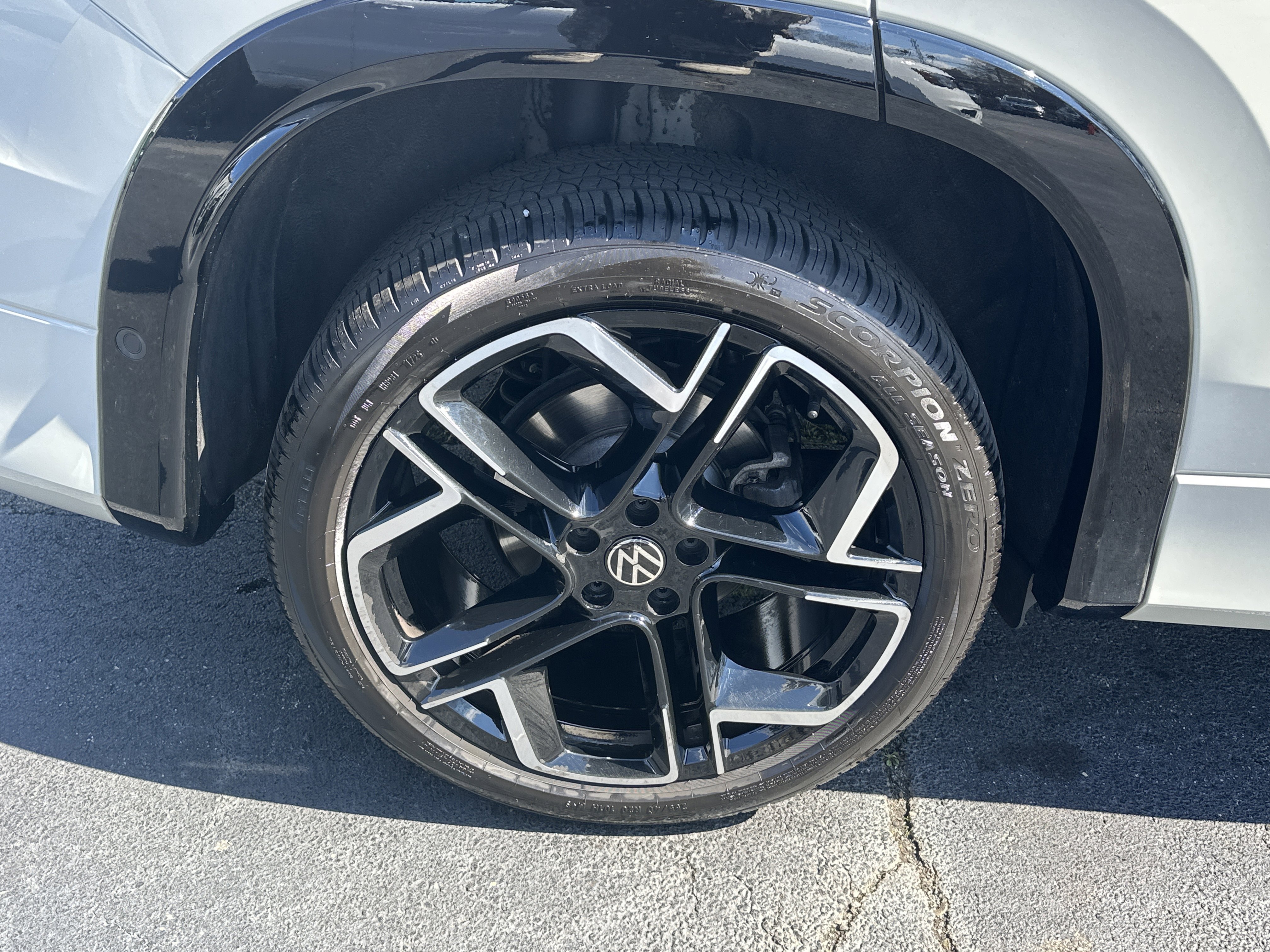 Used 2025 Volkswagen Tiguan SEL R-Line AWD/4WD image 19