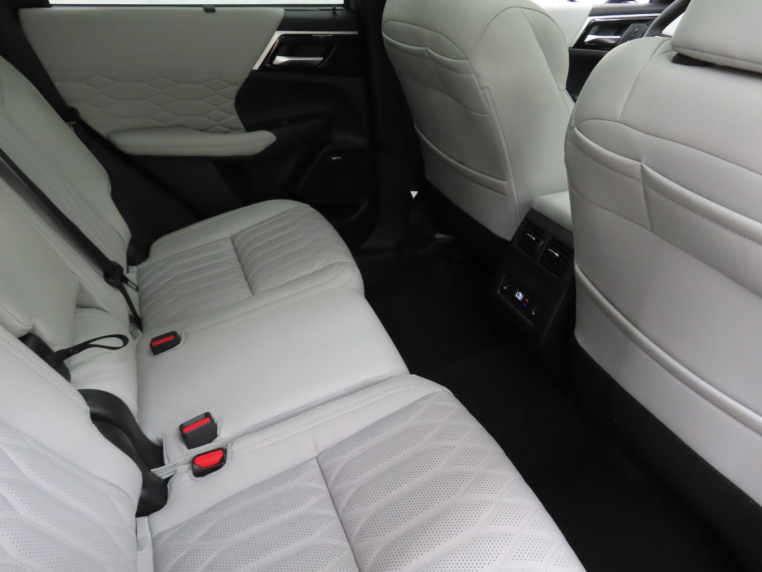 New 2026 Mitsubishi Outlander SEL image 23