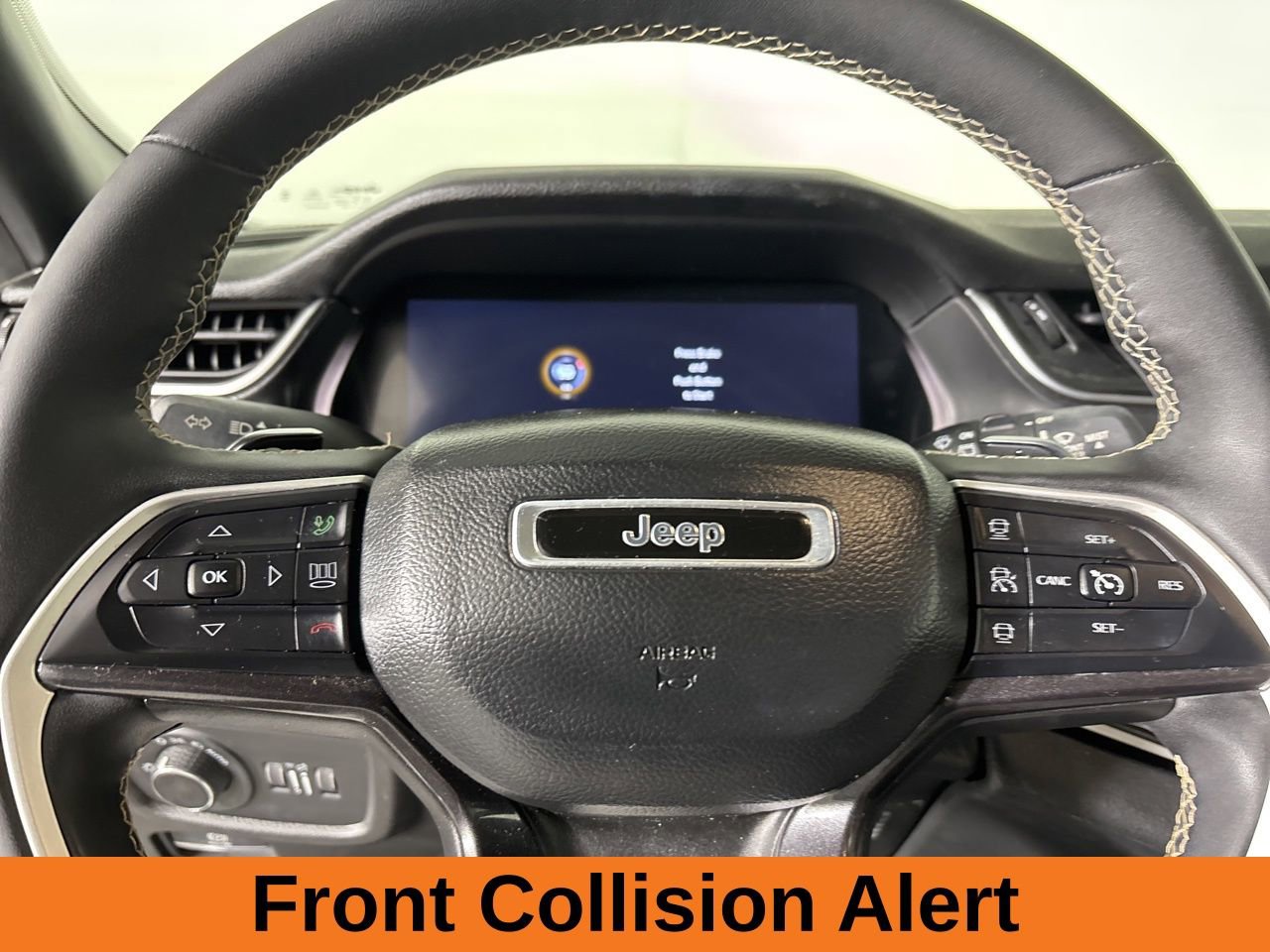 Used 2023 Jeep Grand Cherokee L Laredo image 13