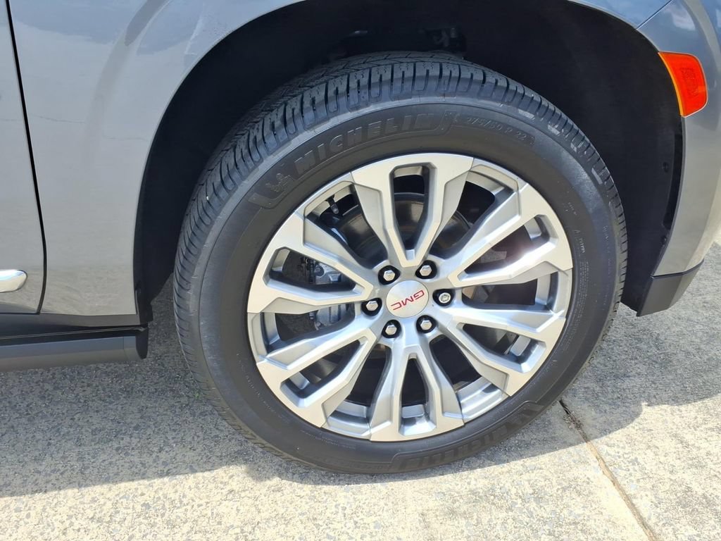 Used 2022 GMC Yukon Denali AWD/4WD image 9