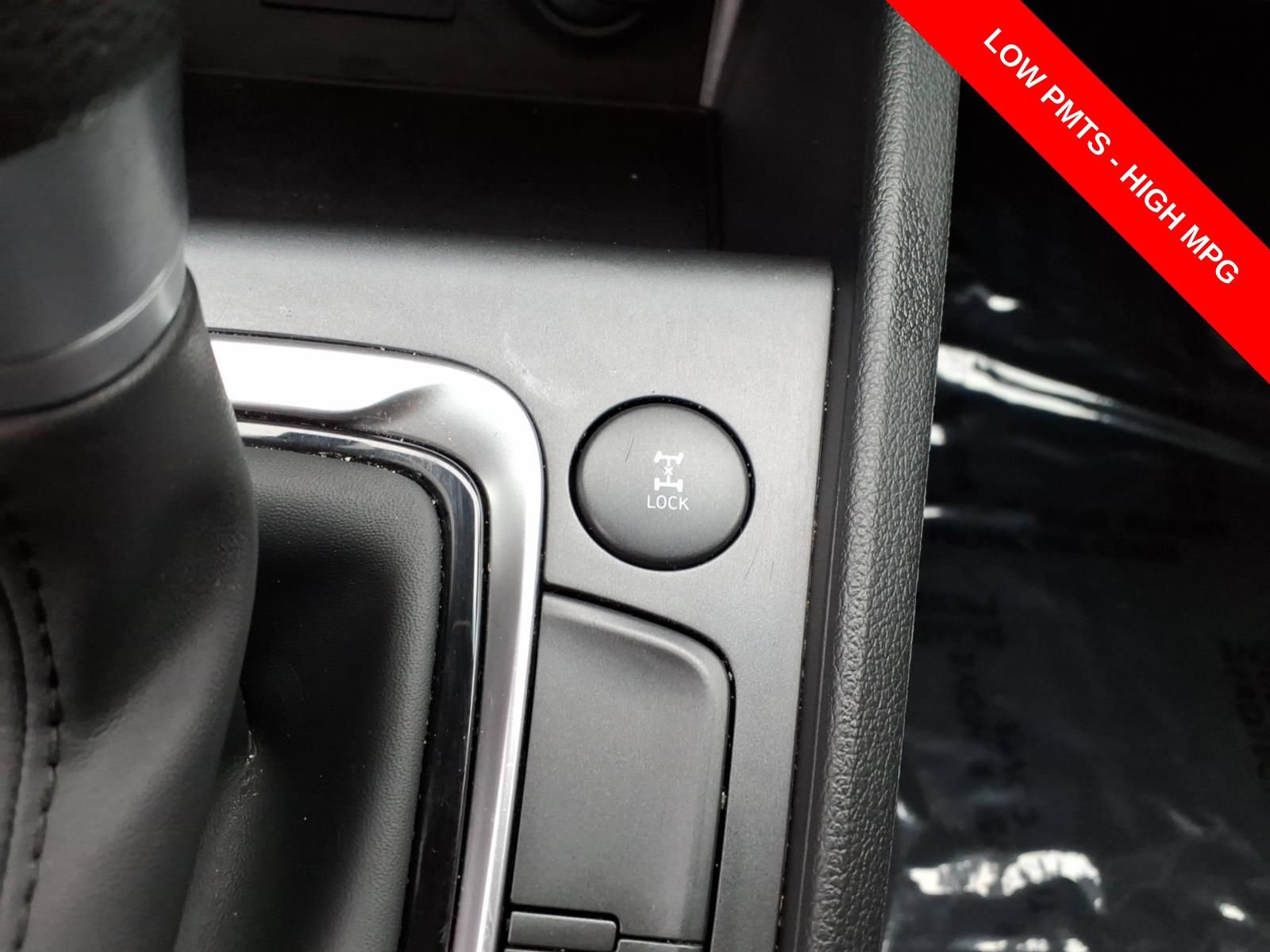 Used 2023 Hyundai Kona SEL AWD/4WD image 25