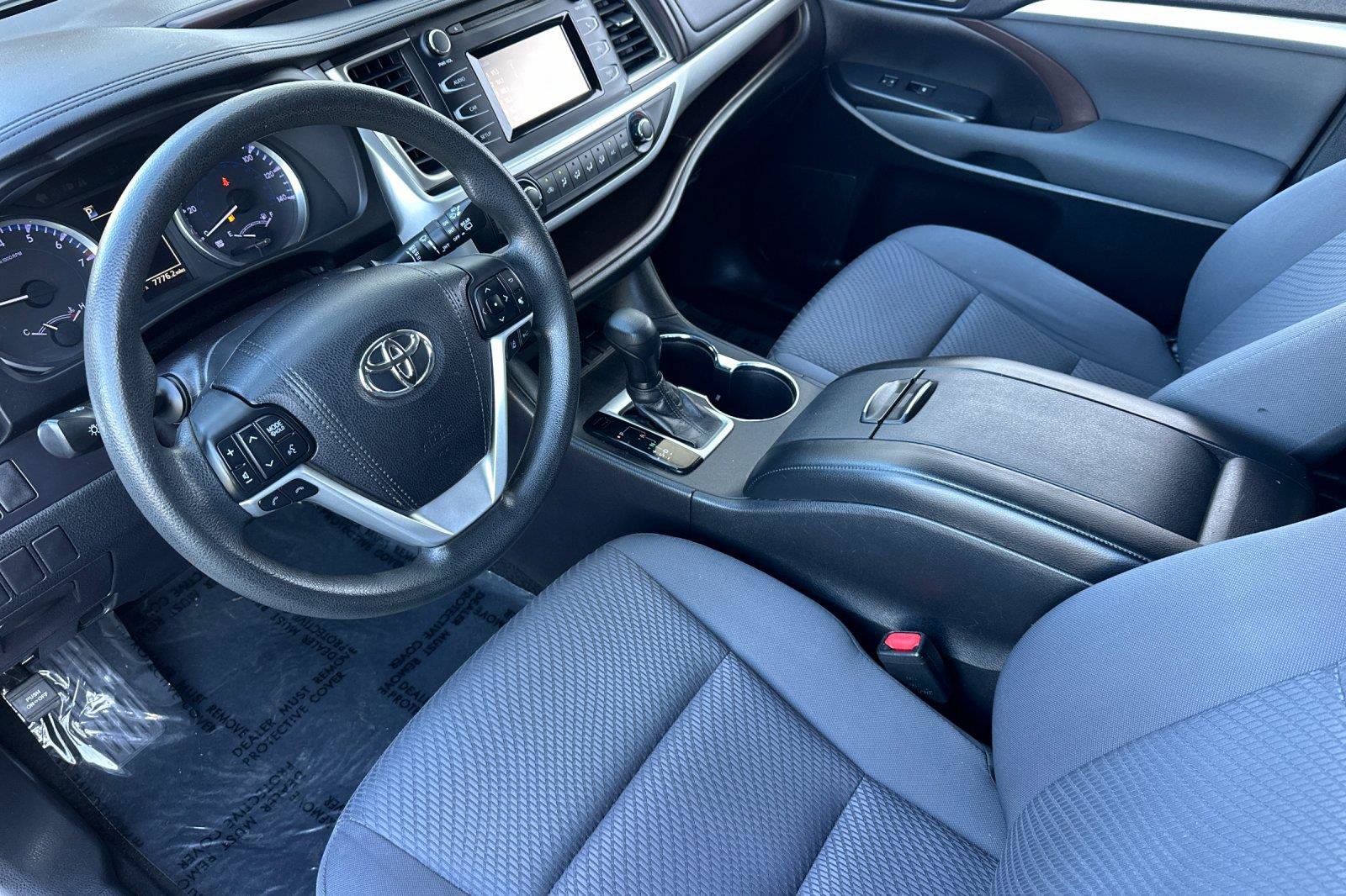 Used 2018 Toyota Highlander LE w/ Carpet Mat Package (TMS) image 9
