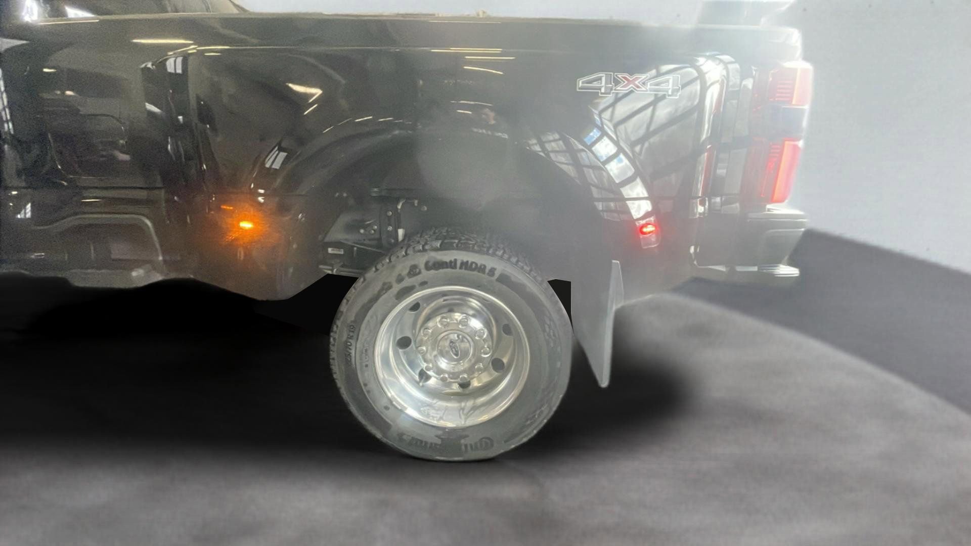 Certified 2024 Ford F450 Platinum w/ Camper Package AWD/4WD image 25